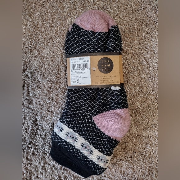 Gaahuu Women's Cabin Socks NWT - Picture 2 of 5